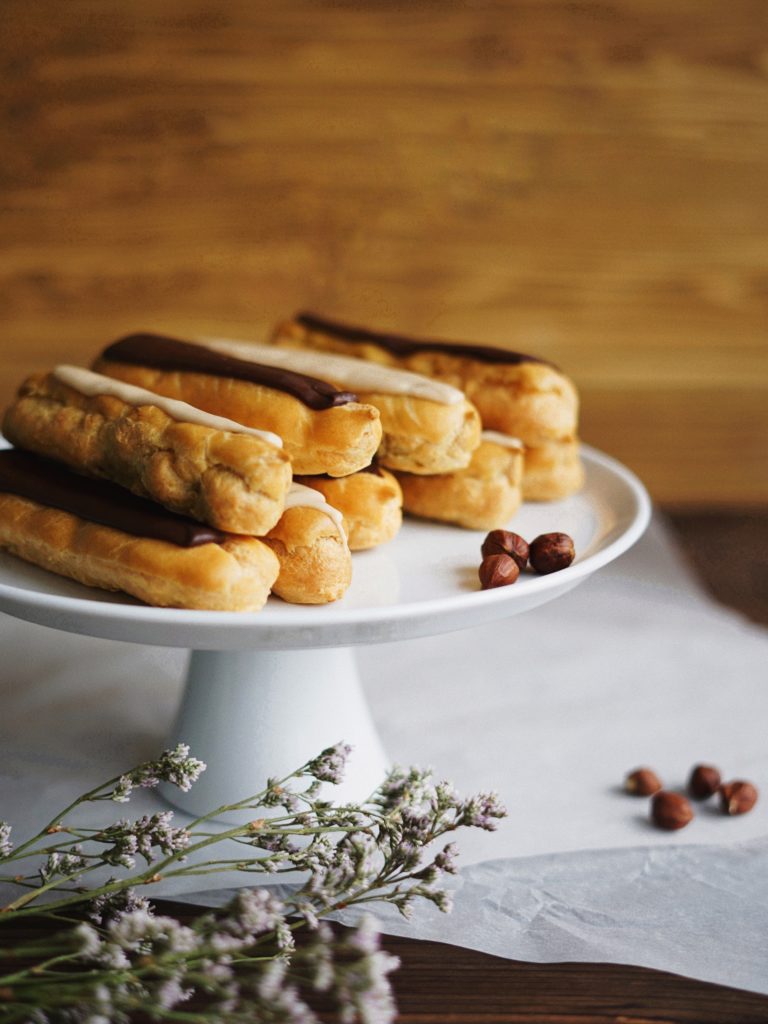Eklerki z czekoladą – przygotuj samodzielnie słodki przysmak z kuchni francuskiej